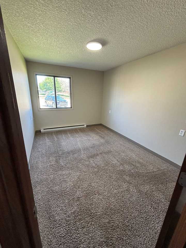 610 East 18th Street - Photo 5 of 9