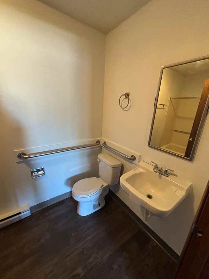 610 East 18th Street - Photo 7 of 9