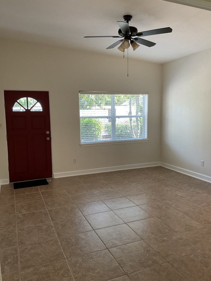 2708 Hawthorne St #NA - Photo 2 of 15