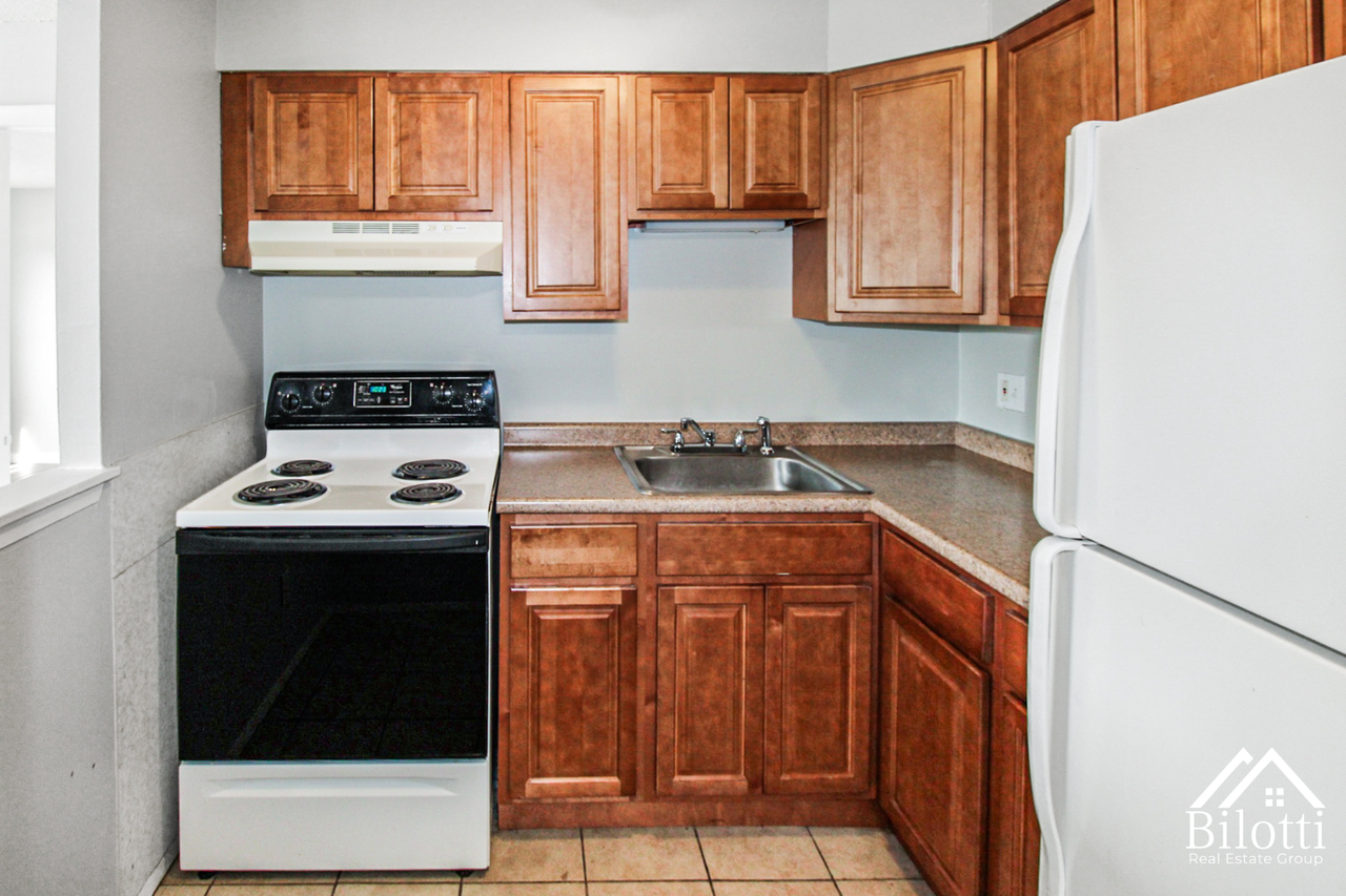 Northfield Manor Apartments - Photo 4 of 26