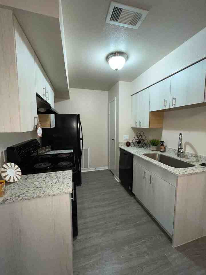 San Augustine Apartments - Photo 5 of 10
