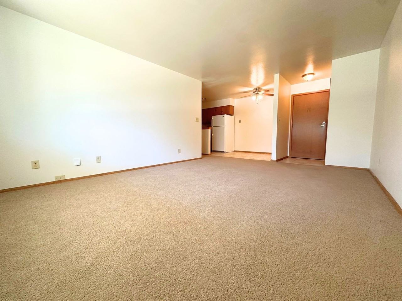 Grafton Manor - Photo 2 of 8