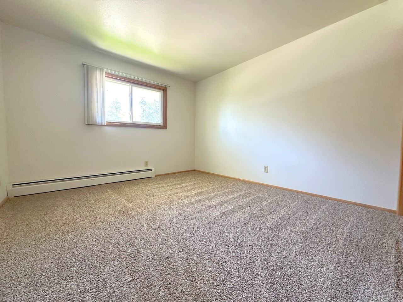 Grafton Manor - Photo 3 of 8