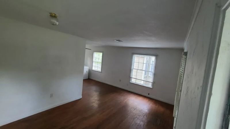 2613 Alexander Ave - Photo 2 of 10