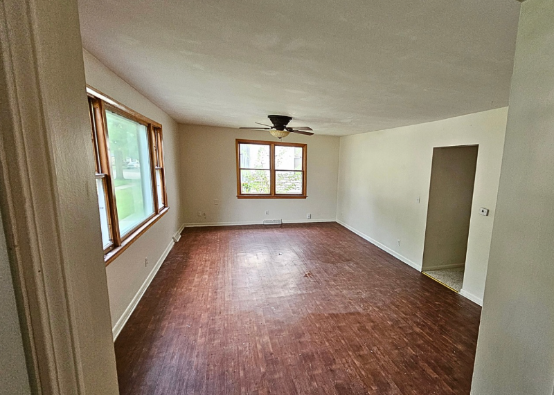 277 S Fulton Ave - Photo 2 of 8