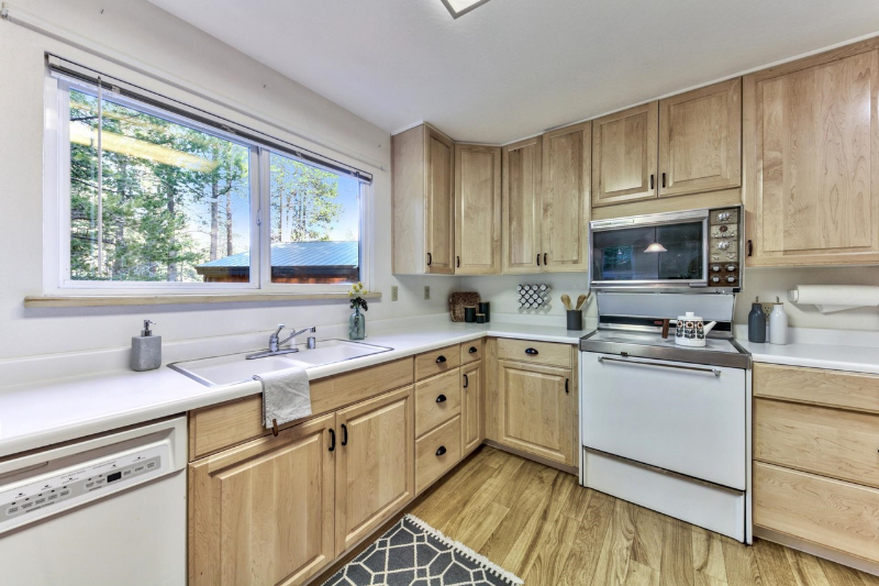 11641 Zermatt Dr - Photo 5 of 33