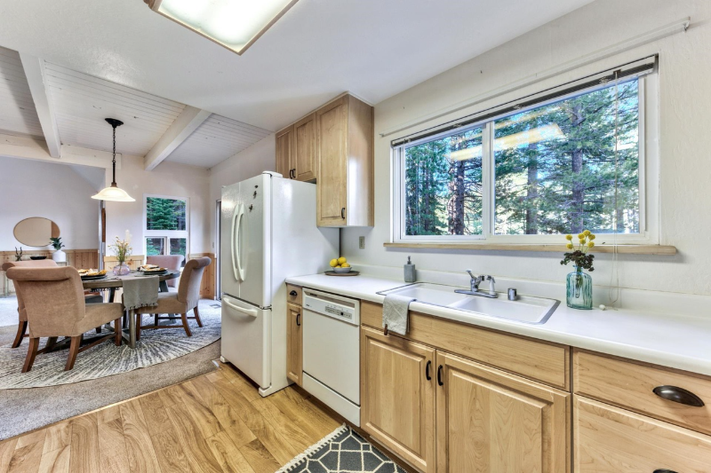 11641 Zermatt Dr - Photo 6 of 33