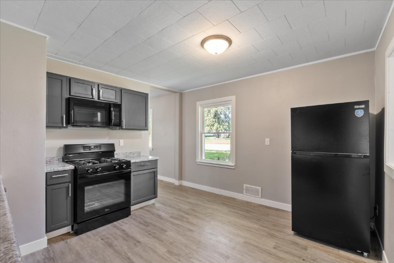 3878 Johnson Ave - Photo 2 of 18