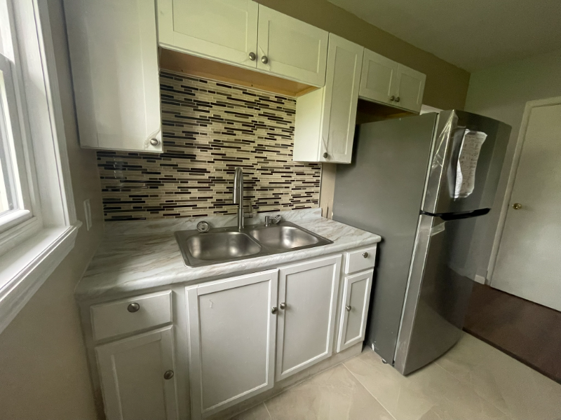 300 Oxford Ave #2 - Photo 3 of 19