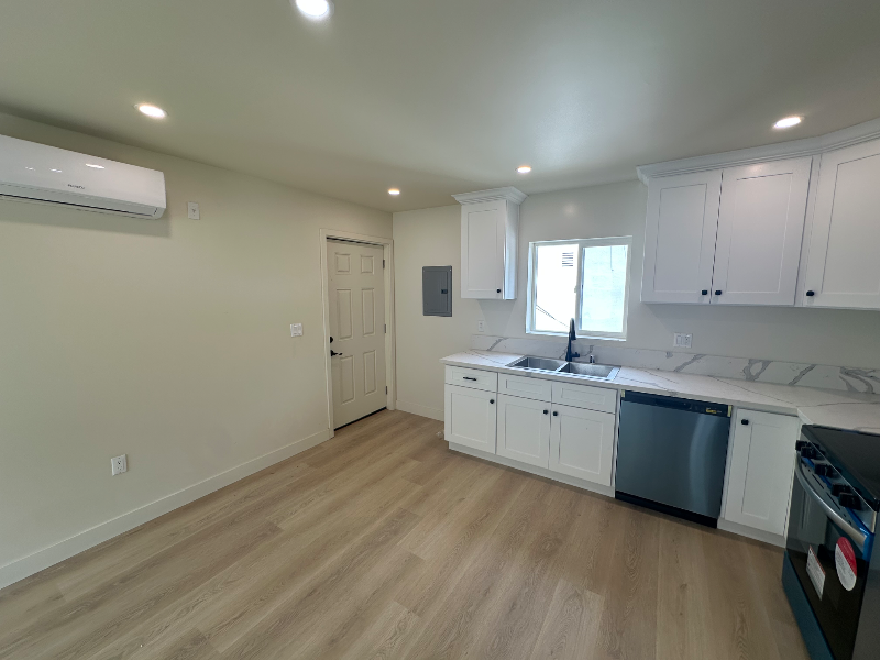 616 A St #A - Photo 3 of 9