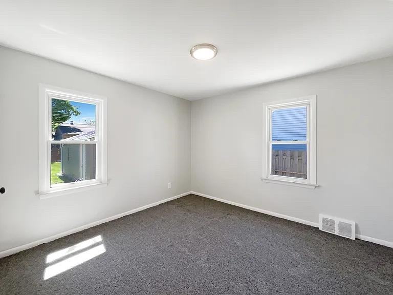 429 Leroy Ave #2 - Photo 3 of 10