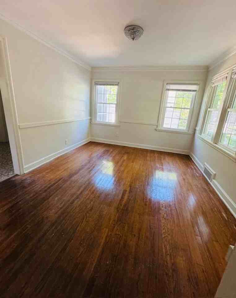 2806 W 51st St - Photo 2 of 7