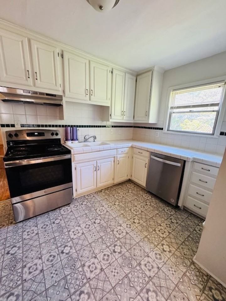 2806 W 51st St - Photo 3 of 7
