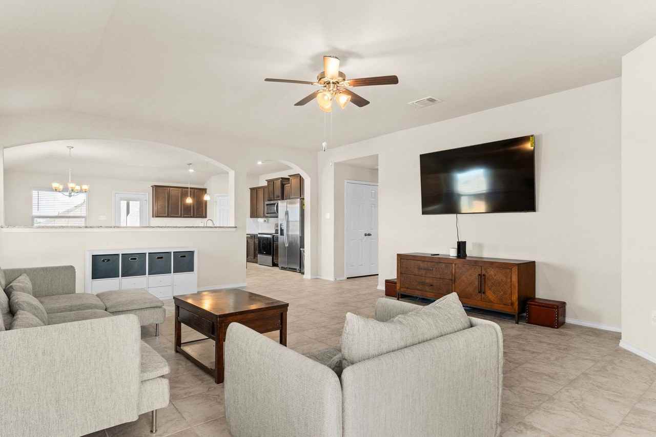 2416 Elba Dr - Photo 2 of 16