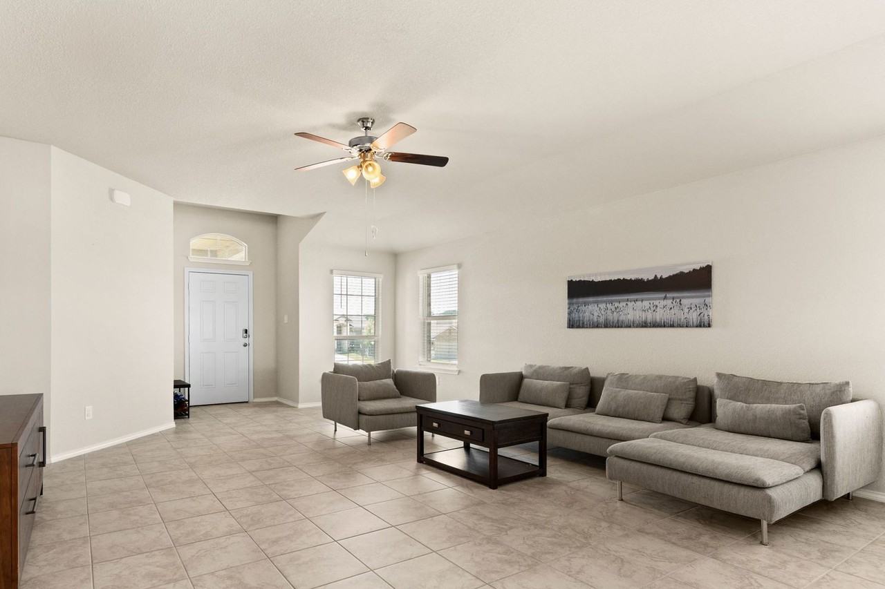 2416 Elba Dr - Photo 3 of 16