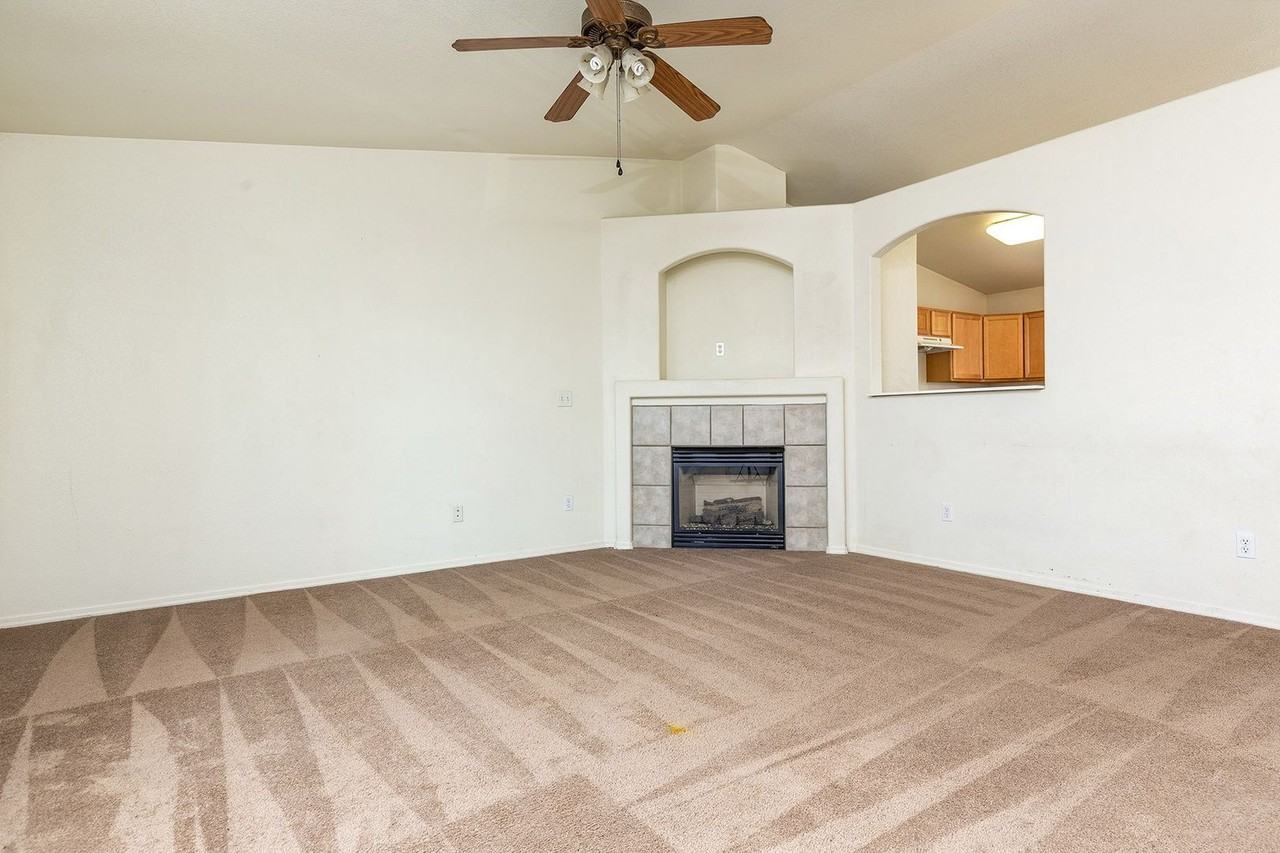 4822 Rusty Nail Pt - Photo 3 of 33