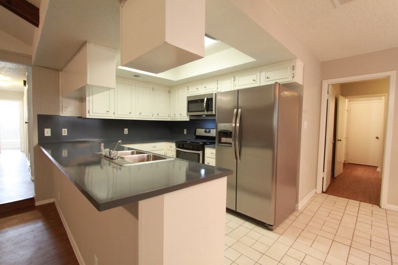 6606 Betty Cook Dr - Photo 3 of 33