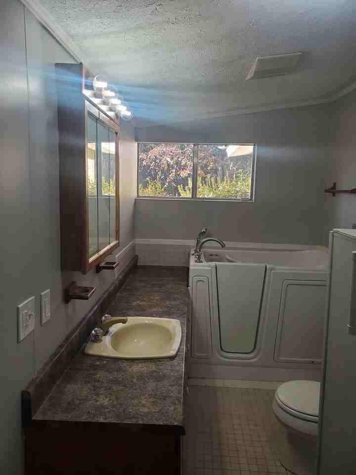 419 Airport Rd - Photo 3 of 11