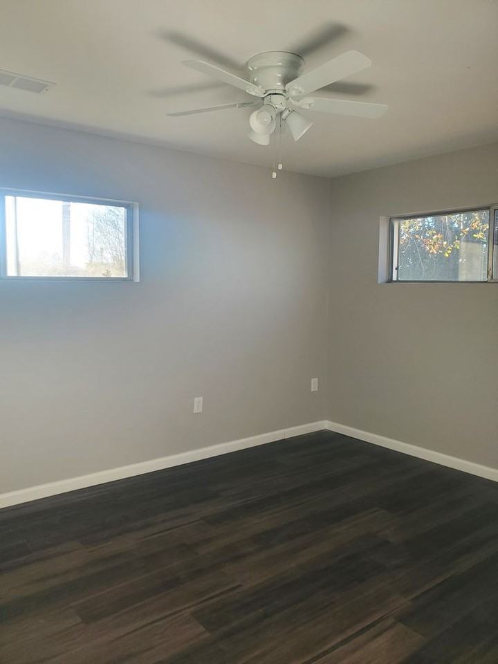 419 Airport Rd - Photo 5 of 11