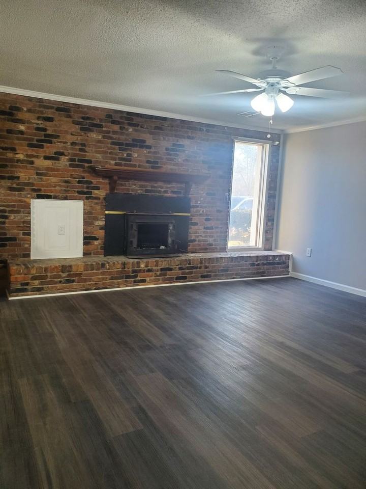 419 Airport Rd - Photo 7 of 11