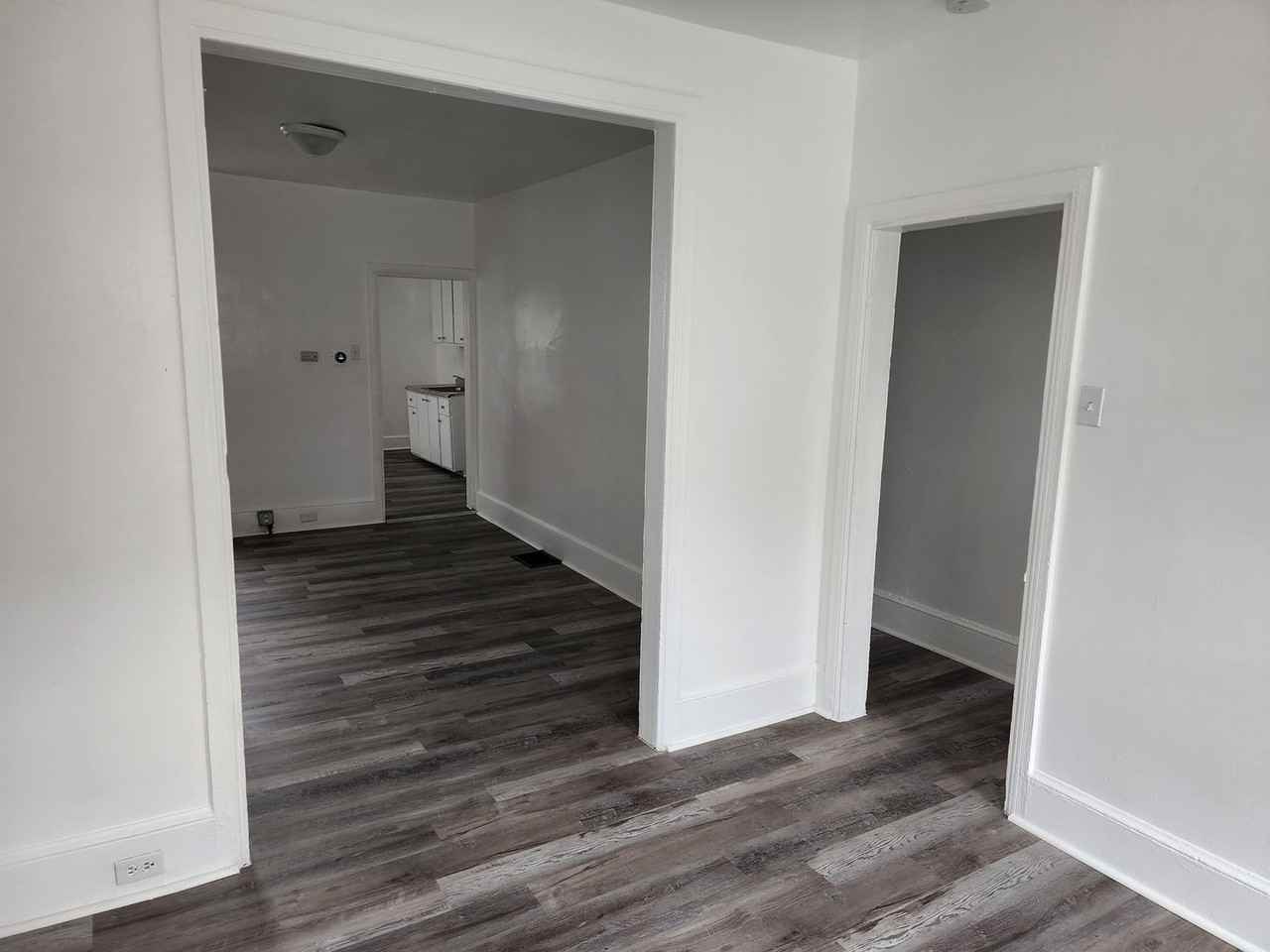 916 N Pine St - Photo 3 of 14