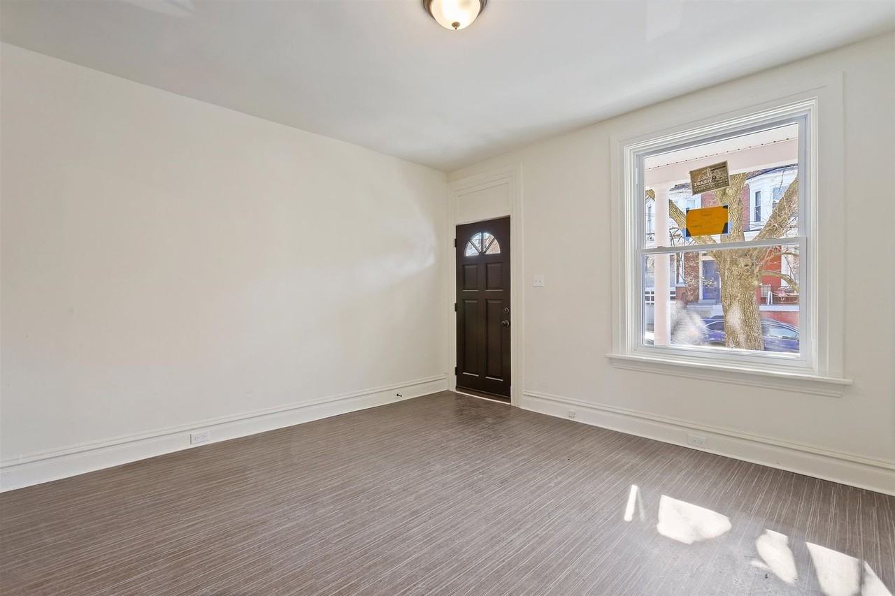 512 Curtin St - Photo 3 of 26