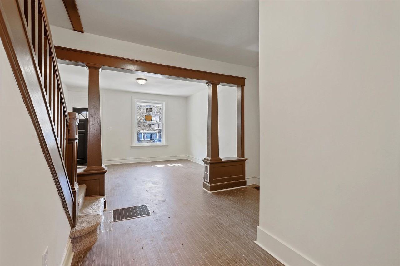 512 Curtin St - Photo 2 of 26