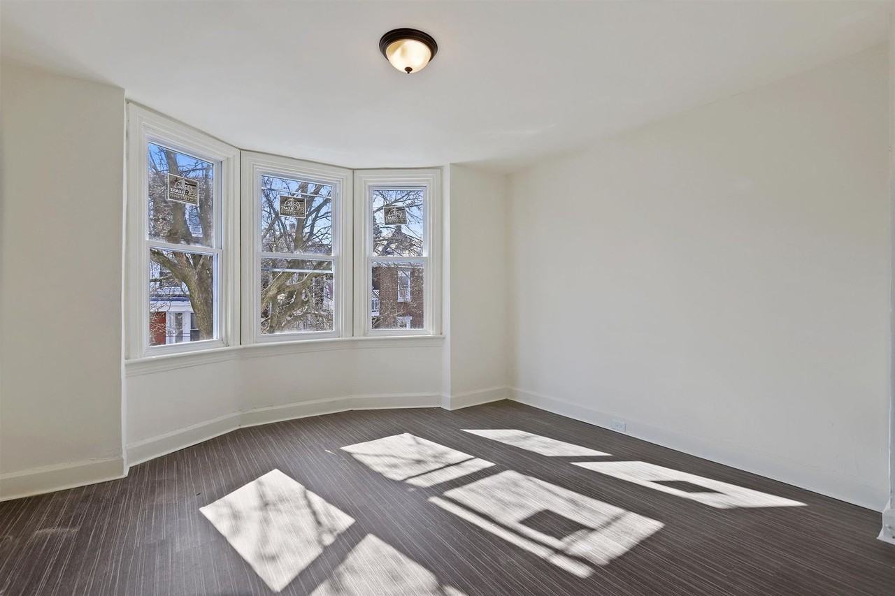 512 Curtin St - Photo 5 of 26