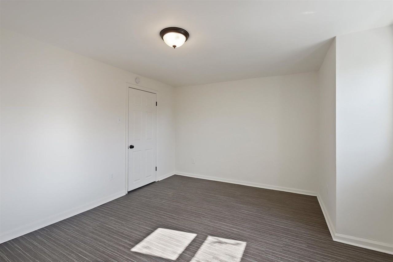 512 Curtin St - Photo 4 of 26