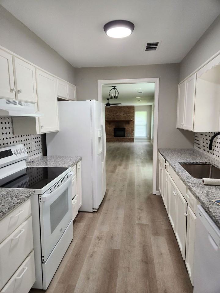 1708 Dilg League Dr - Photo 2 of 9