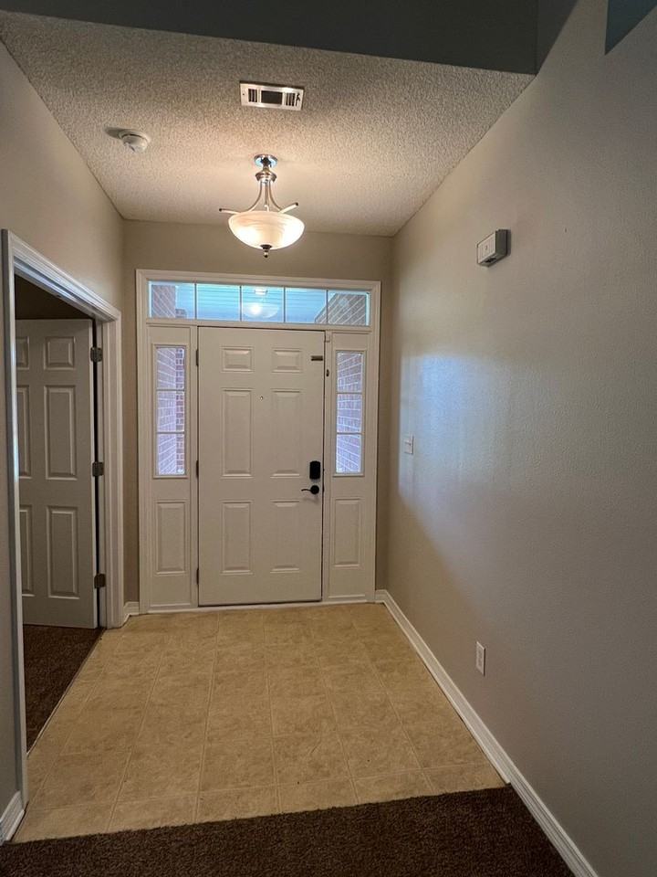10440 Millbrook Dr - Photo 3 of 38