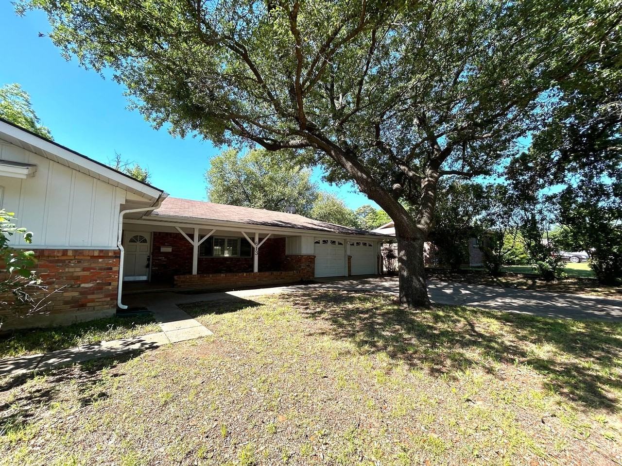 613 W Redbud Dr - Photo 2 of 14