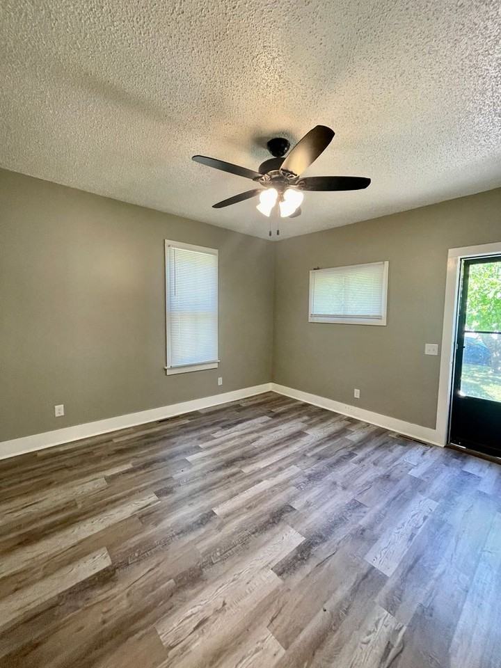 1419 S Saint Clair Ave - Photo 3 of 10