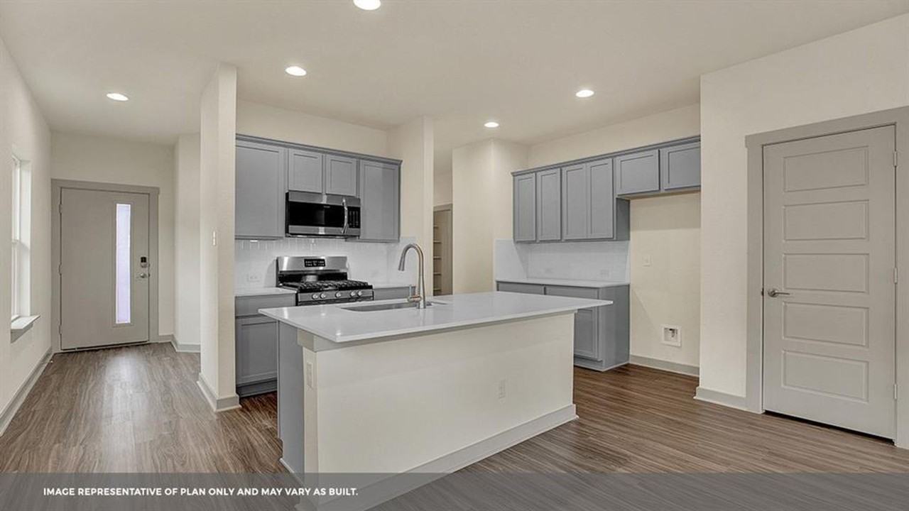 10917 Tildon Ave - Photo 4 of 37