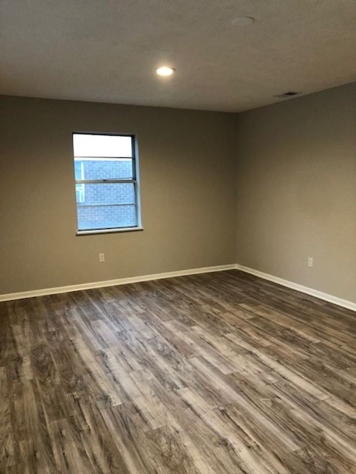 9321 Dunwoody Dr - Photo 5 of 15