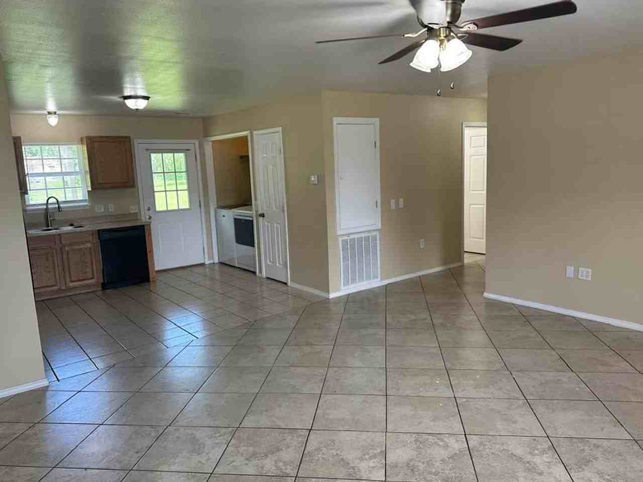 609 W Johnson St - Photo 3 of 19