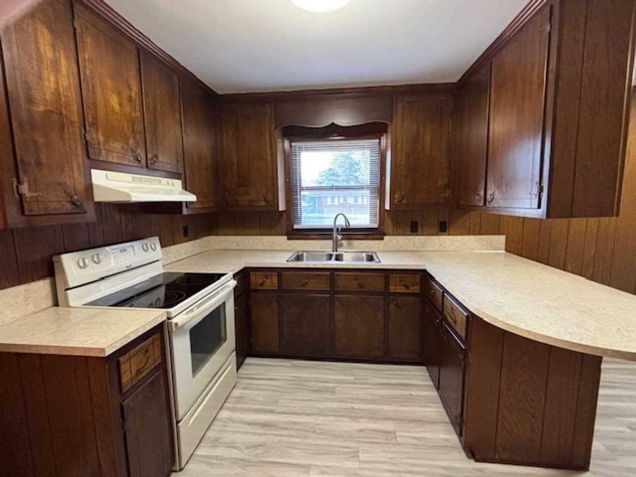 208 Easy St - Photo 3 of 11