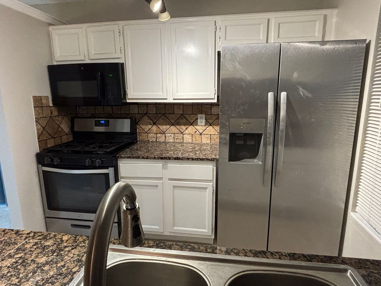 215 Greenlawn Blvd - Photo 2 of 29