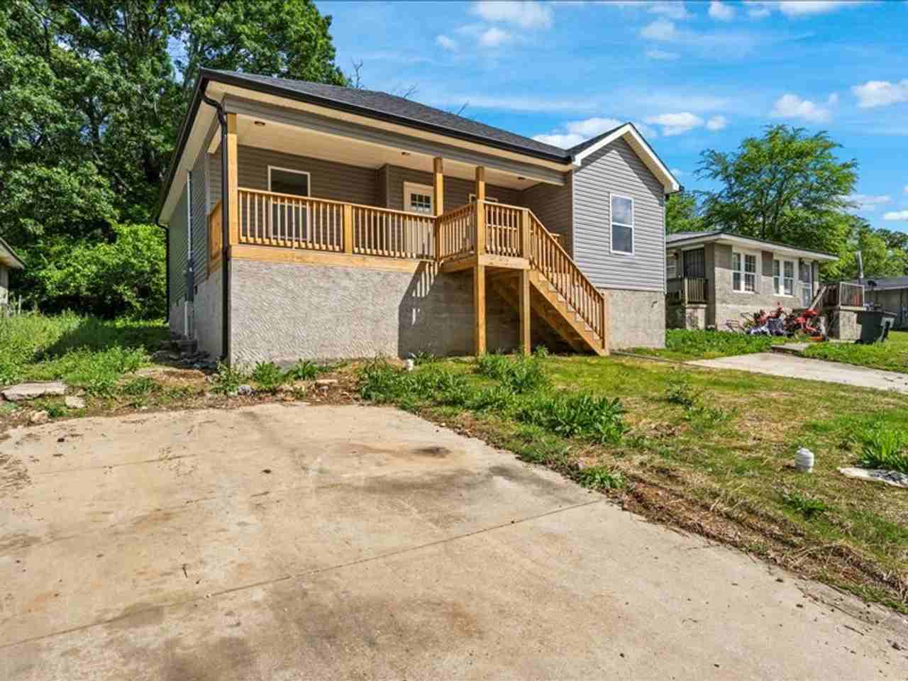 870 Arlington Ave - Photo 2 of 22