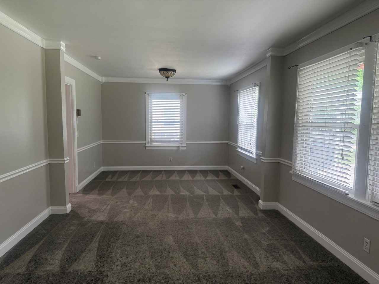 1106 Poplar Ave - Photo 4 of 23