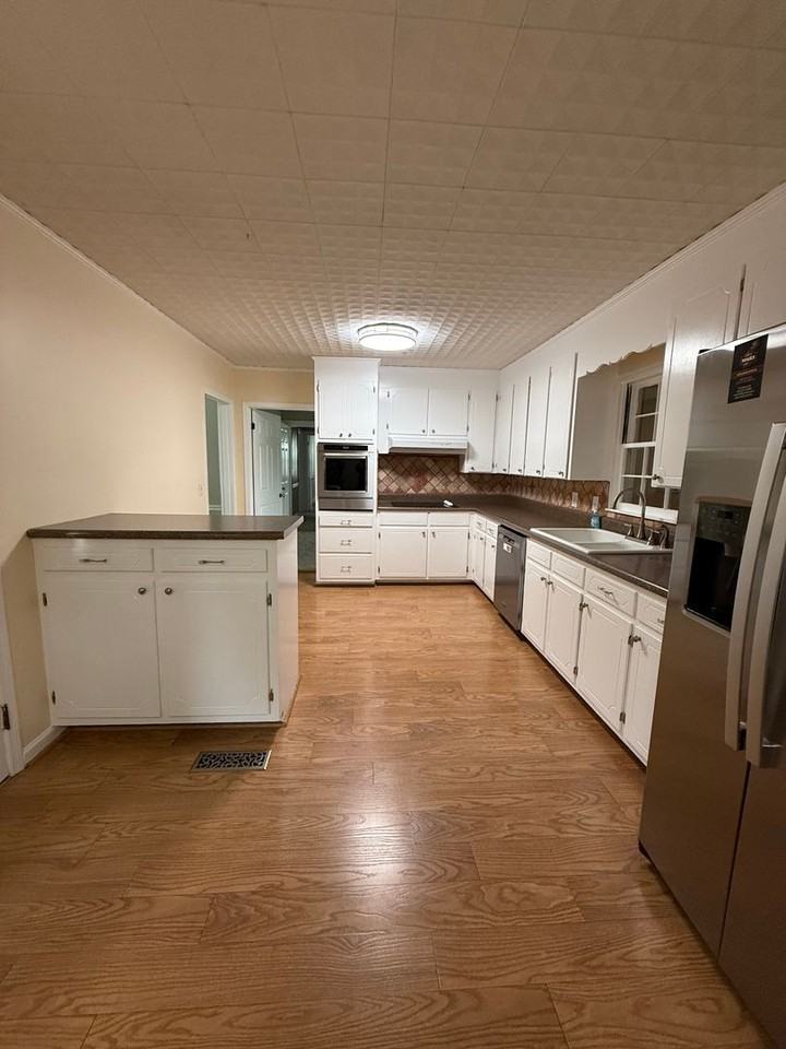 1106 Poplar Ave - Photo 7 of 23