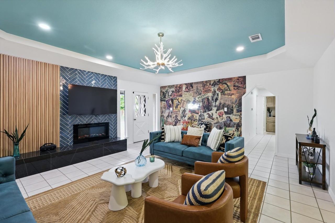 328 Shawnee Trl #NA - Photo 2 of 42