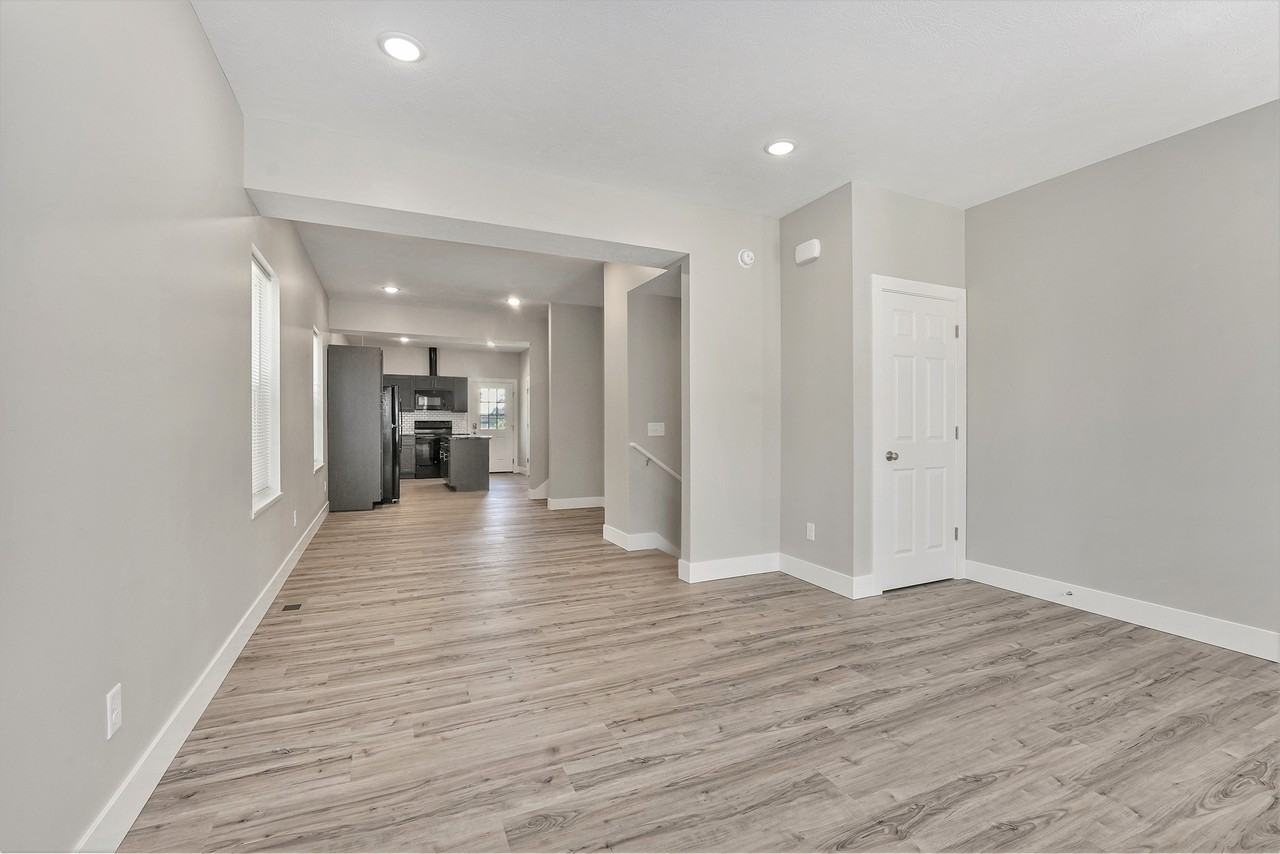 717 Worden St Se #717 - Photo 2 of 16