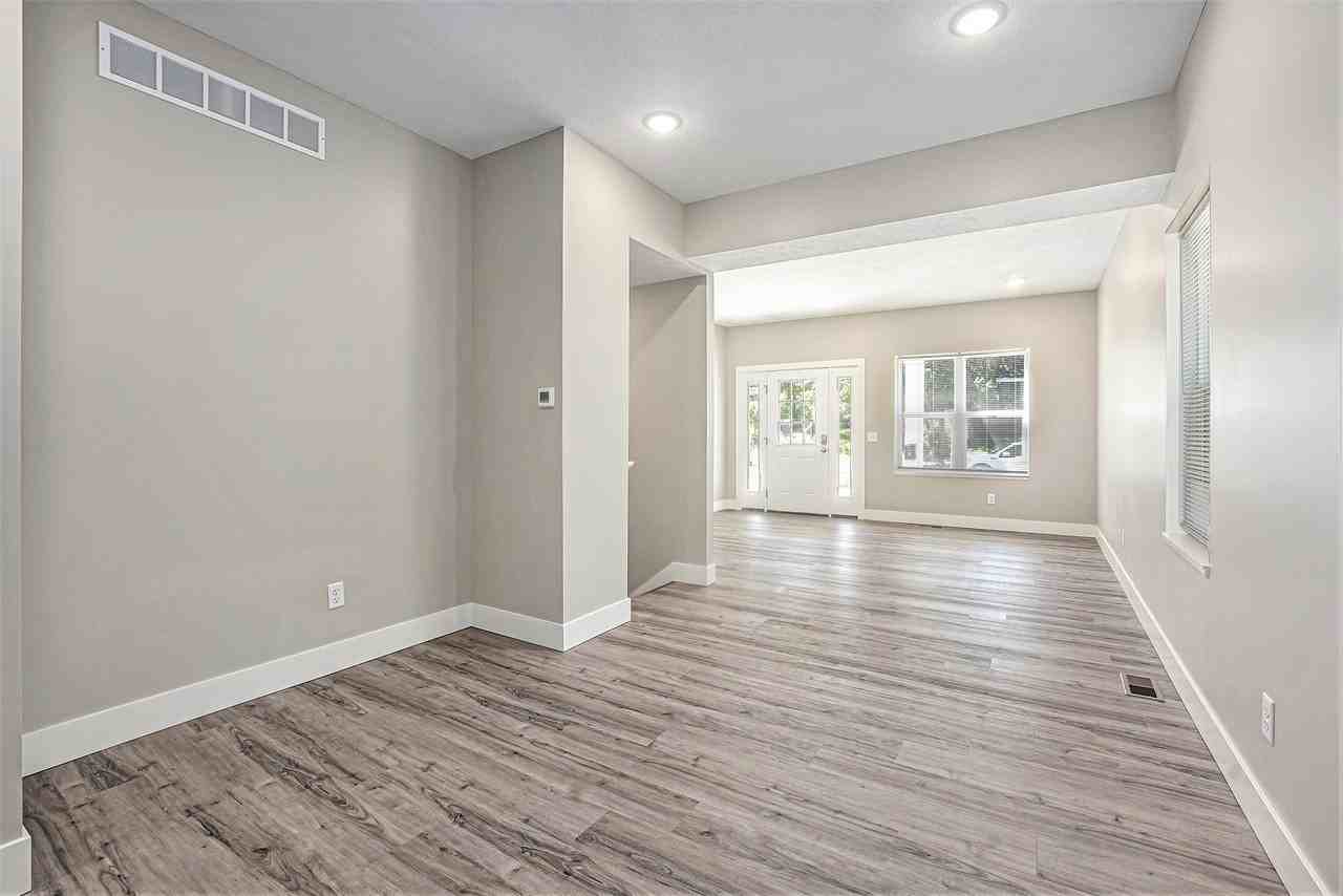 717 Worden St Se #717 - Photo 3 of 16