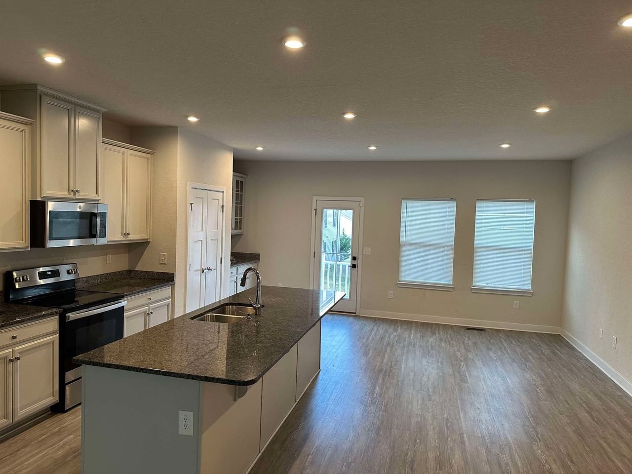 116 Spring Grove Way - Photo 2 of 9