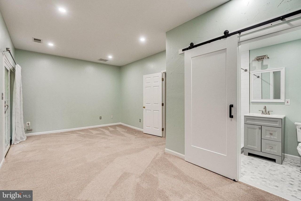 25332 Mcintyre Sq #NA - Photo 3 of 8