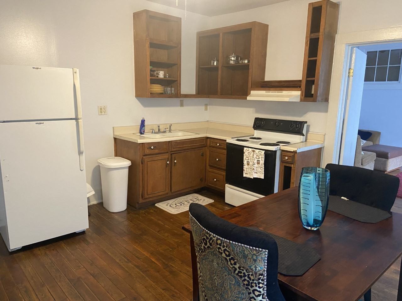 27 Poplar St #B - Photo 3 of 12