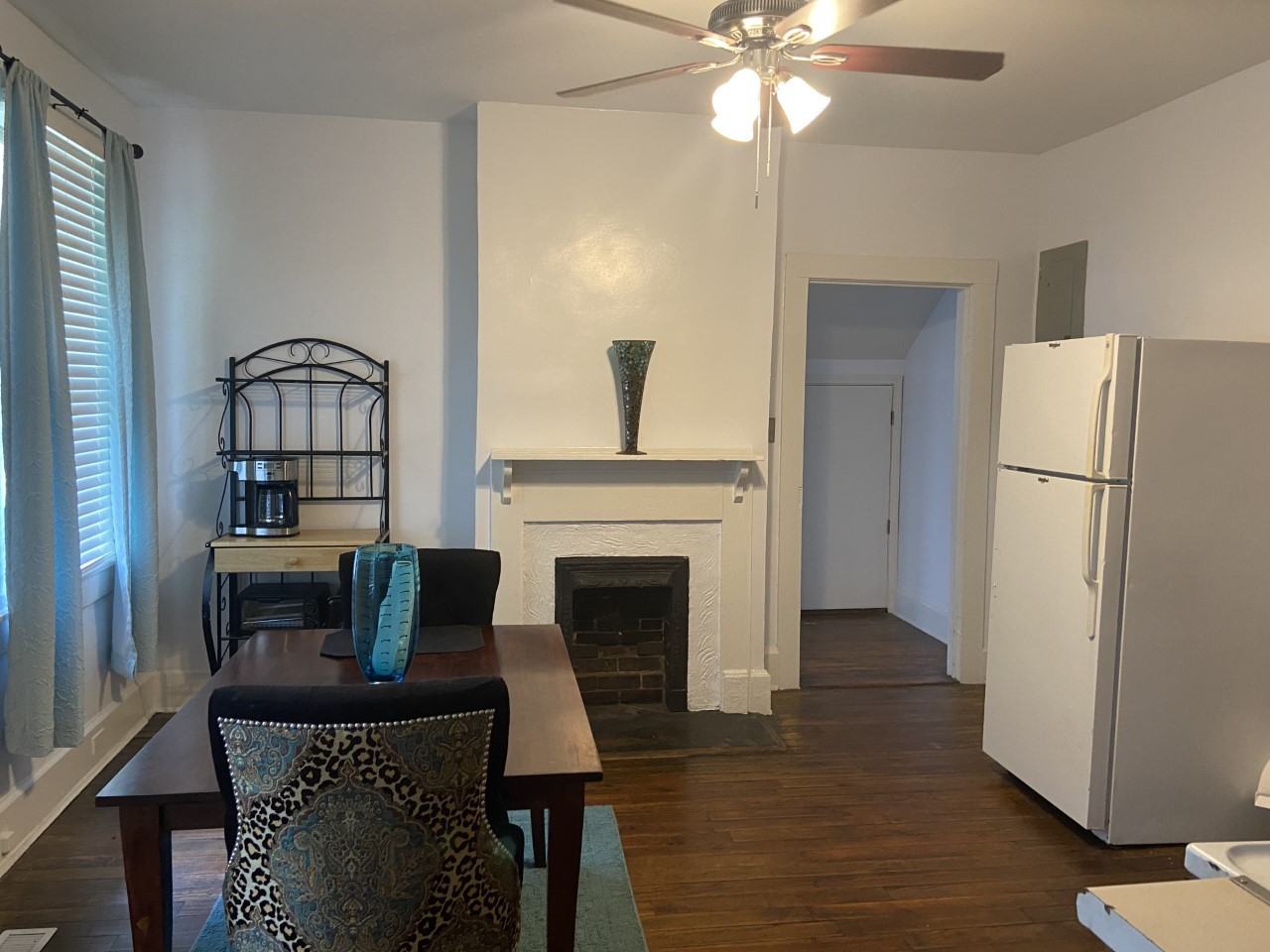 27 Poplar St #B - Photo 4 of 12