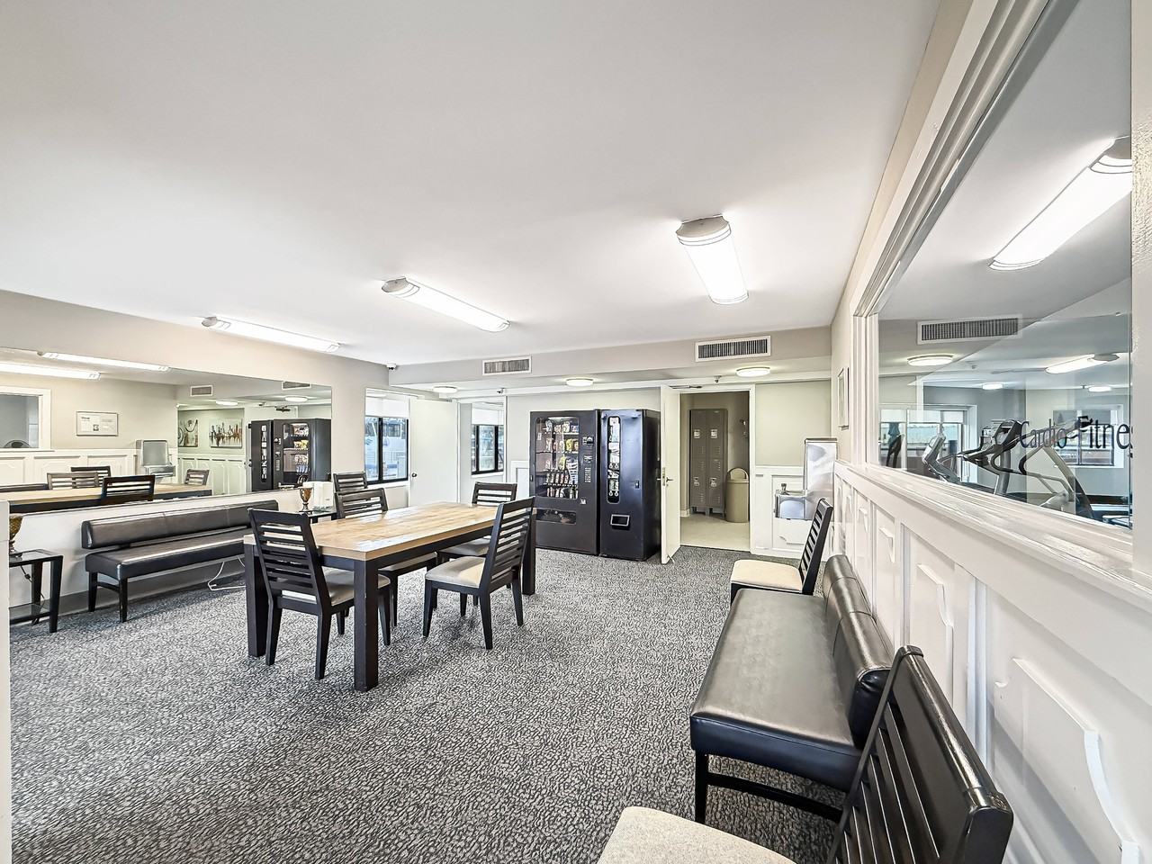 Harbor Tower Apartments - Photo 6 of 39