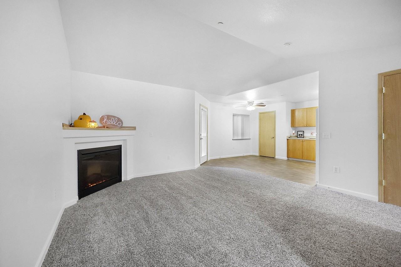 Evergreen Village Apartments - Photo 5 of 19